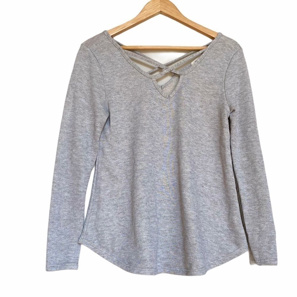 Gray Criss Cross Pullover | M | 12 PM By Mon Ami